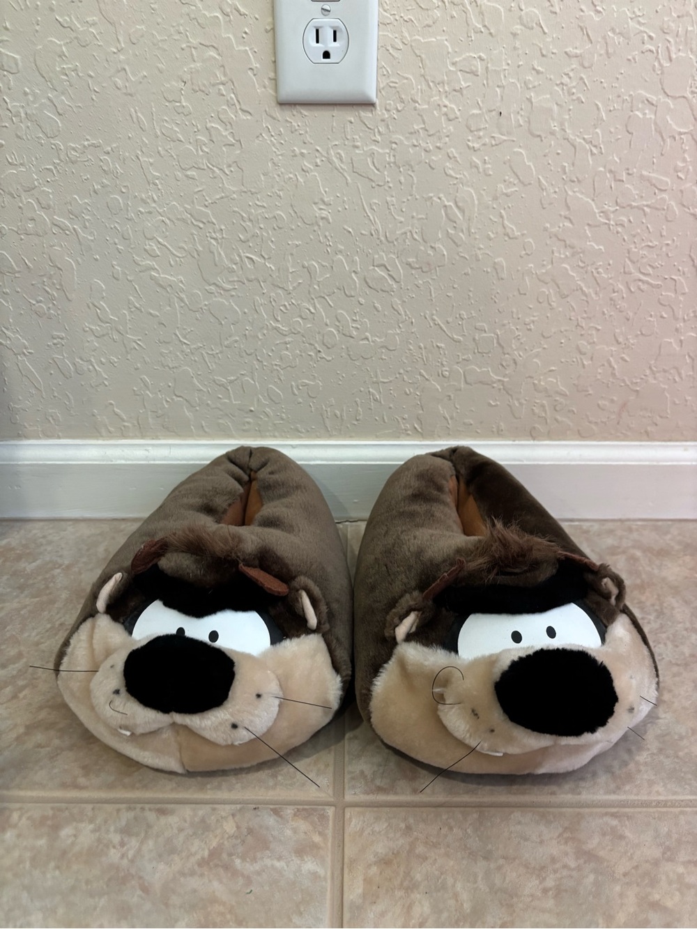 Kids Plush Tasmanian Devil Slippers in Brown